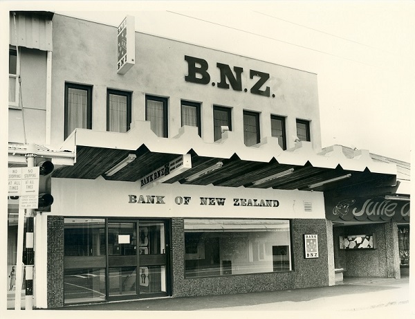 Heritage plaque BNZ Remuera building 1977